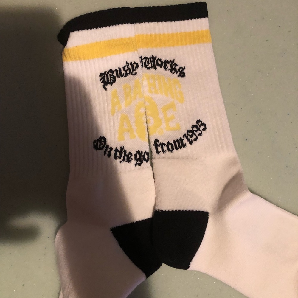 A bathing ape college white and yellow socks